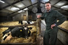 Melkveehouder Harm Wientjes in Oploo werkt samen met drie akkerbouwers uit de omgeving. (foto: Marcel van den Bergh)